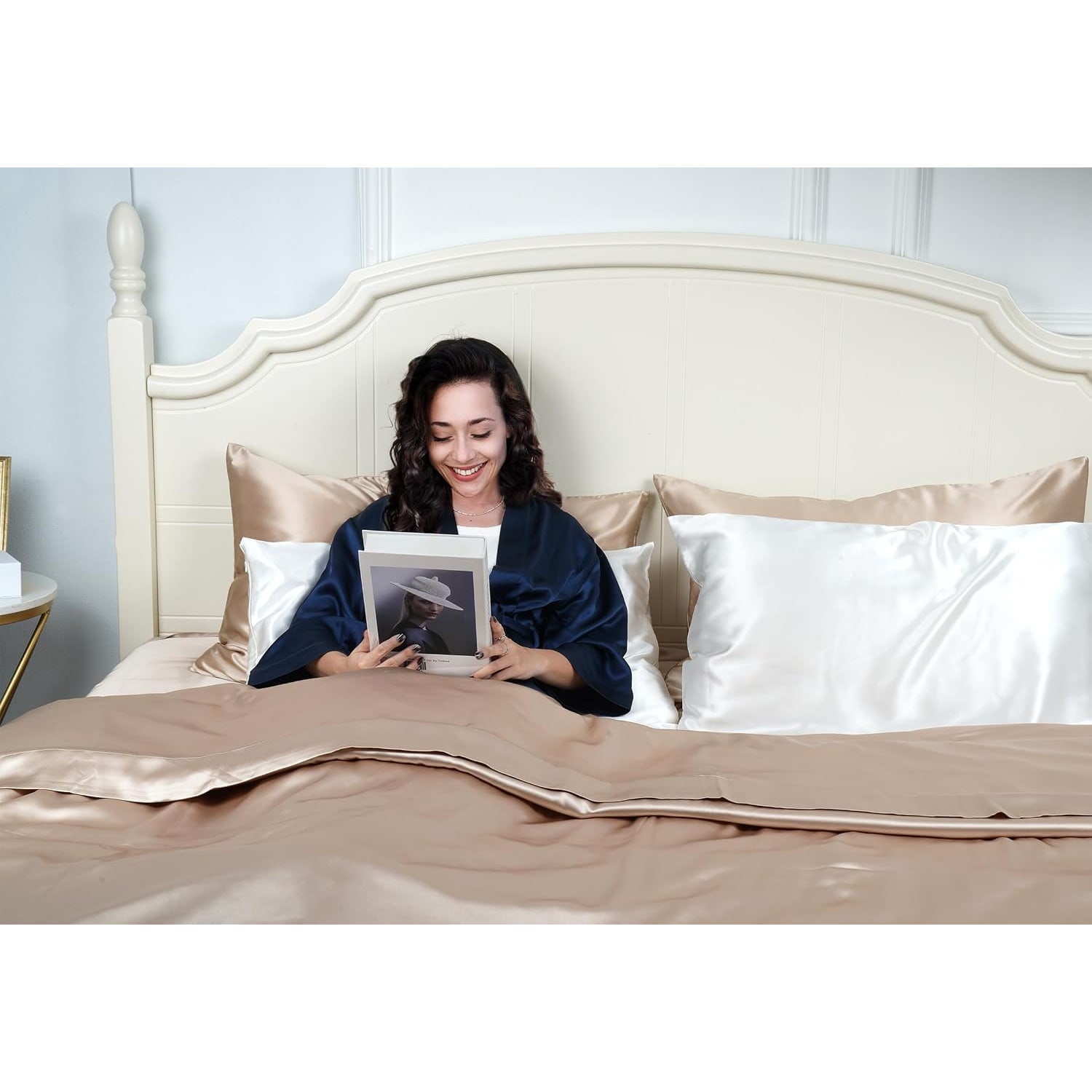White 22 Momme Mulberry Silk Pillowcase, Standard: image 2